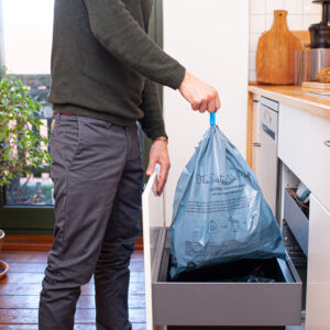 The Sustainable People - recycling Müllbeutel mit Zugband - Made in EU - Blauen Engel zertifiziert - Expert Medizinbedarf